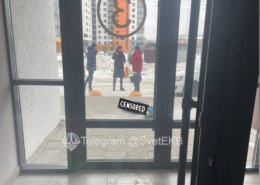 На ВИЗе девочка выпала из окна жилого дома