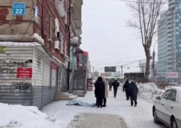 Пенсионер выпал из окна пятиэтажки в Новосибирске