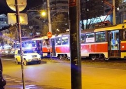 В Краснодаре трамвай зажал и протащил девушку. За нее заступился пассажир и подрался с водителем