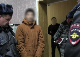 В Ростове полицейские задержали 19-летнего парня, который помогал мошенникам обманывать пожилых женщин.