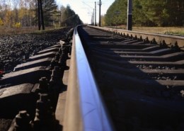 Вчера в Губкинском горокруге на железнодорожном перегоне «Губкин-Чаплыжное» под грузовым поездом погиб мужчина