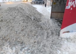 В Новосибирске расчистили остановку от сваленного с дорог снега после вмешательства прокуратуры