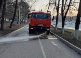 Дороги Уфы начали мыть шампунем.