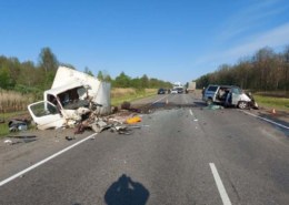 В лобовом ДТП под Карачевом оба водителя погибли на месте, 45-летний пассажир госпитализирован