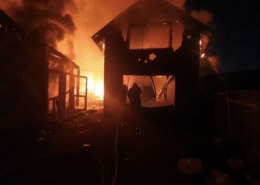 В Омской области сгорел жилой дом на две семьи