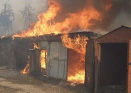 Омич устроил пьяные посиделки при свечах в гараже и сгорел