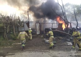 В заброшенном доме в Кировском районе произошел крупный пожар