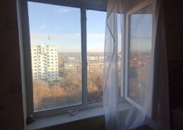 В Омске 6-летняя девочка выпала с балкона 13-го этажа