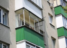 В Новосибирске пожарные спасли из горящего дома шесть человек