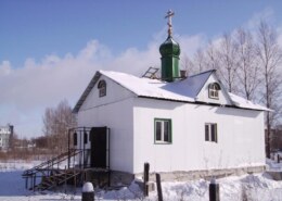 На окраине Омска сожгли машину священника