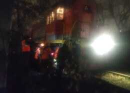 Грузовой тепловоз сошел с рельсов в Петербурге