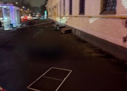 Из окна квартиры с высоты 5-го этажа на улице Душинская выпала трехлетняя девочка