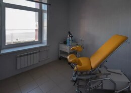 В Колпино школьница забеременела от отчима и пыталась сделать аборт дома