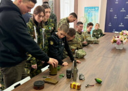 Сотрудники ОМОН «Урал» провели занятие по взрывобезопасности для юных поисковиков в Уфе